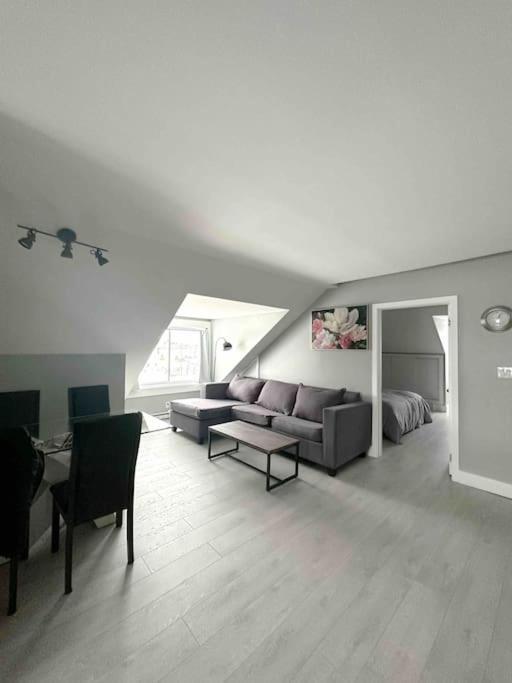 Unique Modern Luxury 2 Bedroom Apartment Rental Chapleau Exteriör bild
