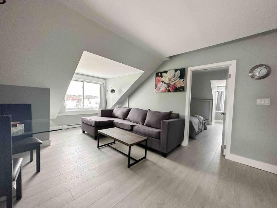 Unique Modern Luxury 2 Bedroom Apartment Rental Chapleau Exteriör bild